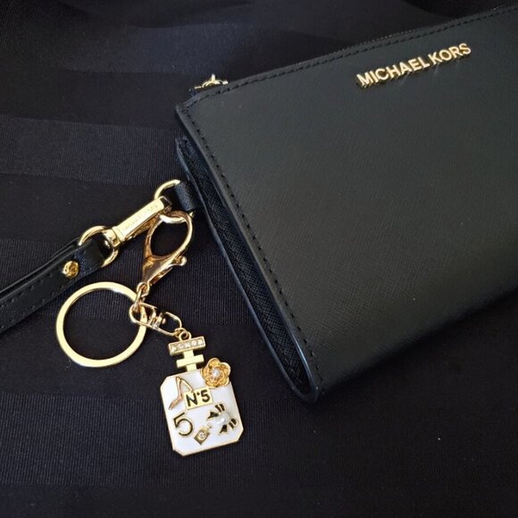 Large Gold Fragrance Pendant Key Chain | Chic and Elegant Key Chain | NEW - Picture 7 of 8